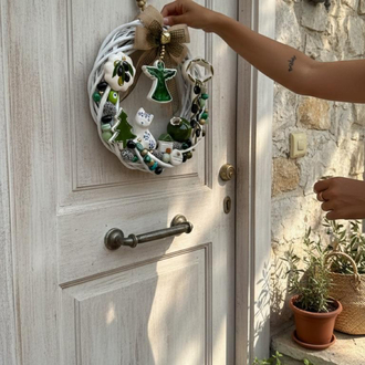 El Yapımı Çini Kapı Süsü – Doğal Ahşap Kapı Çelengi (30 cm)