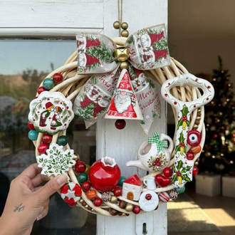 El Yapımı Çini Kapı Süsü – Doğal Ahşap Kapı Çelengi (30 cm)