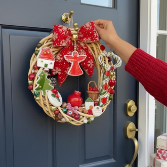 El Yapımı Çini Kapı Süsü (6) – Doğal Ahşap Kapı Çelengi (30 cm)