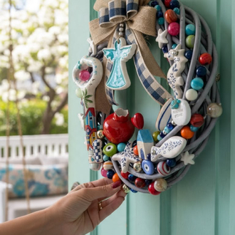 El Yapımı Çini Kapı Süsü – Doğal Ahşap Kapı Çelengi (30 cm)