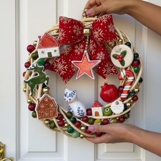 El Yapımı Çini Kapı Süsü (5) – Doğal Ahşap Kapı Çelengi (30 cm)