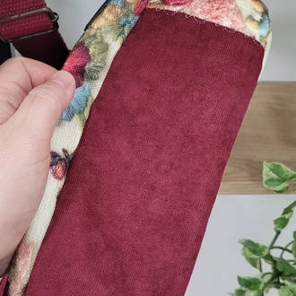 Kedi çay fincanı içinde