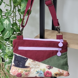 Kedi çay fincanı içinde