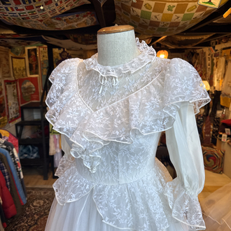 1970’s Vintage Lace Ruffle Wedding Dress