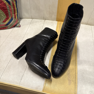 90s Lace Up Front Leather Boots