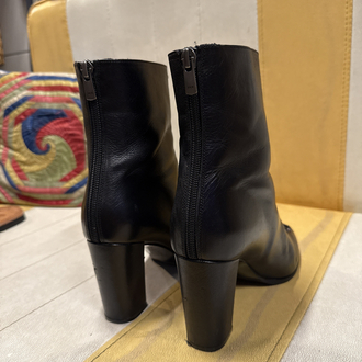 90s Lace Up Front Leather Boots