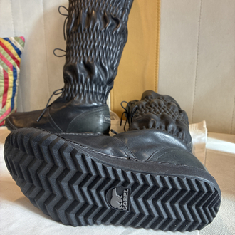 RARE SOREL FIRENZY BOOTS