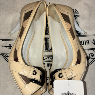 Burberry Ecru Patent Leather Heels