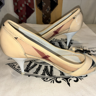 Burberry Ecru Patent Leather Heels