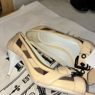 Burberry Ecru Patent Leather Heels