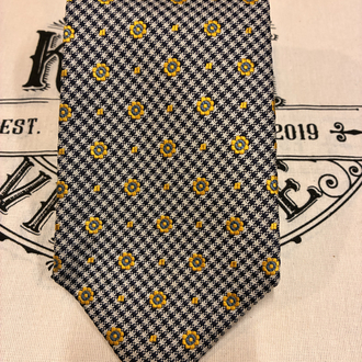 Daisy Tie