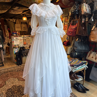 1970’s Vintage Lace Ruffle Wedding Dress