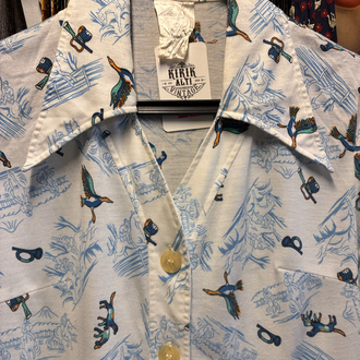 70s Hunting Themed Dagger Collar Vintage Shirt