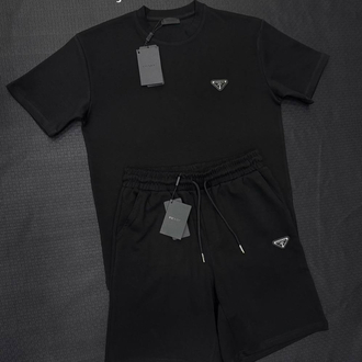 Prada Logo Detaylı Premium Şortlu Takım | Duble Scuba Kumaş, Metal Patch Logo & Bel Lastikli.