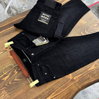 Boss Slim Fit Denim | Düğmeli Tasarım ve İkonik Arka Cep Detayı.