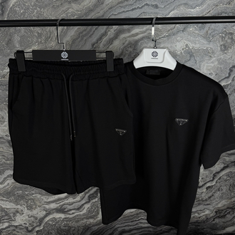 Prada Logo Detaylı Premium Şortlu Takım | Duble Scuba Kumaş, Metal Patch Logo & Bel Lastikli.