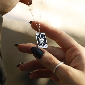 925K Gümüş Three of Swords Tarot Kolye