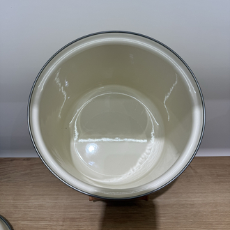 Mien Emaye Bakraç 5,25 Litre Kapaklı Beyaz – Ahşap Kulplu