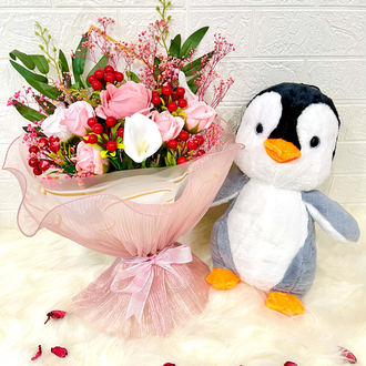 Lüx pembe güllü kokina buketi & sevimli pingu