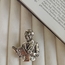 Lente Aksesuar Silver Renk Öğretmen Broş-Kitap ve Kalemli Öğretmen Yaka İğnesi