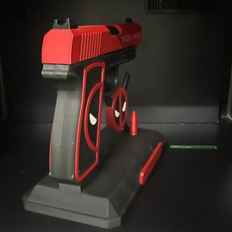Deadpool Temalı Dekoratif Silah Figür – Koleksiyonluk Masa Aksesuarı
