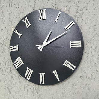 Noir Silver Roman – 40x40 cm Siyah Beyaz Roma Rakamlı Duvar Saati | 3D Kabartmalı