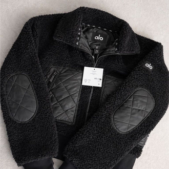 A.Yoga Sherpa Bomber Mont