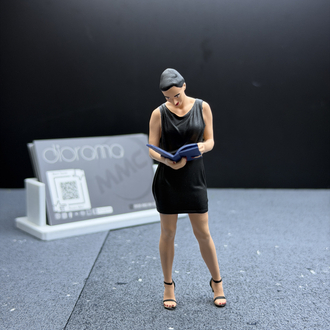 1/18 Showroom Sekreter Figür