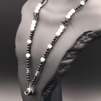Handmade Black and White Agate Necklace – Natural Stone, Elegant Design