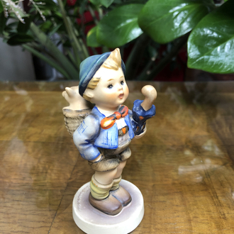 Goebel Hummel Figür Sepetinde Domuzcuğuyla 