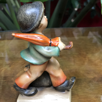 Goebel Hummel Figür Elinde Şemsiye Ve Çantasıyla