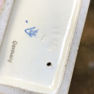 Goebel Hummel Figür Elinde Şemsiye Ve Çantasıyla