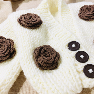 Kahve Güllü El Örgüsü Bebek Hırkası | El Yapımı