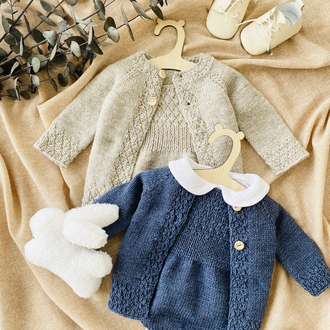 Cove Koleksiyonu Denim Mavisi El Örgüsü Bebek Takımı – Hırka ve Salopet Set