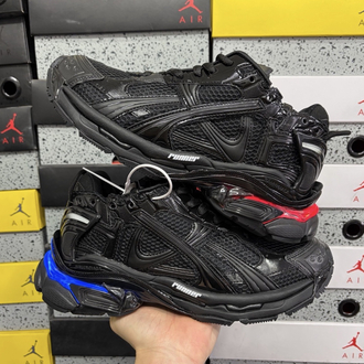 Balenciaga Runner led