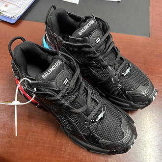 Balenciaga Runner led