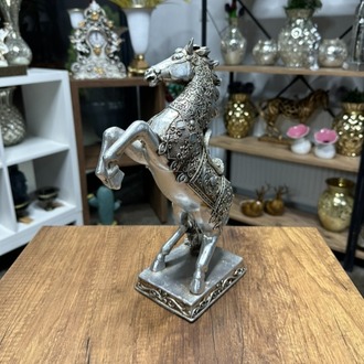 Şaha Kalkmış At
