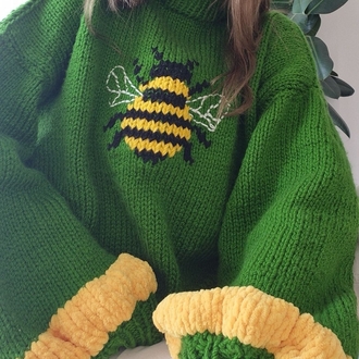 Yeşil El Örgüsü Arı Motifli, Rahat Kesim El Yapımı Sweater