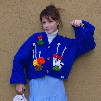 Mavi El Örgüsü Kadın Hırka Kabarık Ahududu Kollu, Oversize, Amigurumi Mantar & Yosun Aplikeli