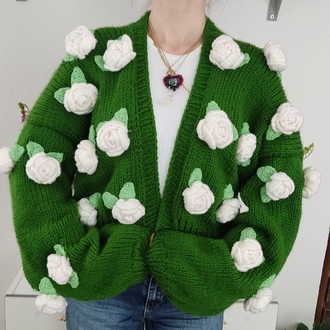 Yeşil El Örgüsü Hırka 3D Beyaz Güllü Romantik Detaylı, Yumuşak ve Standart Boy Kadın Kazak