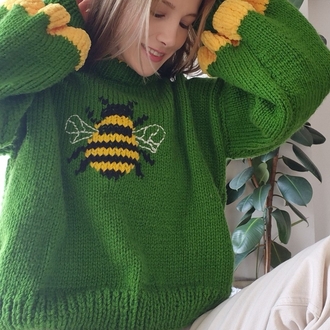 Yeşil El Örgüsü Arı Motifli, Rahat Kesim El Yapımı Sweater