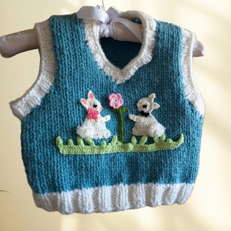 El Örgüsü Mavi Crop Kadın Yelek, Tatlı Tavşan Aplikeli, Yumuşak & El Yapımı