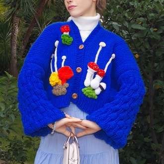 Mavi El Örgüsü Kadın Hırka Kabarık Ahududu Kollu, Oversize, Amigurumi Mantar & Yosun Aplikeli