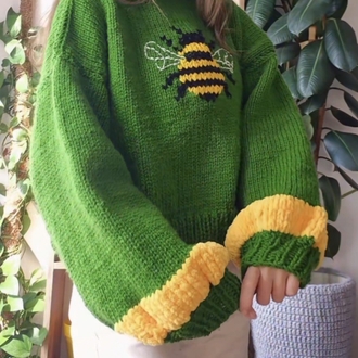 Yeşil El Örgüsü Arı Motifli, Rahat Kesim El Yapımı Sweater