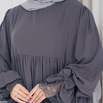 MEDİNE İPEĞİ KOLU DANTELLİ ELBİSE``FÜME