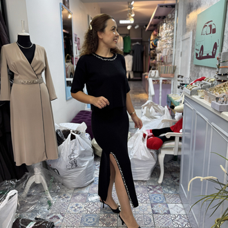 Yakası taşlı Triko takım