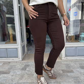 Paçası Kesik Momfit