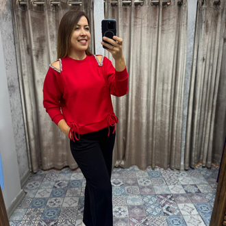 Omuz dekolteli ve taş detaylı sweat