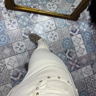Taş detaylı paçası kesik boy fit pantolon