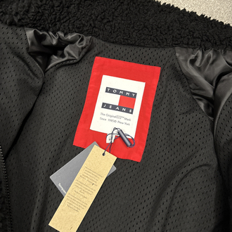 OUTLET ÜRÜNÜ Tommy Jeans Uzun Fermuarlı Polar Mont (Siyah)